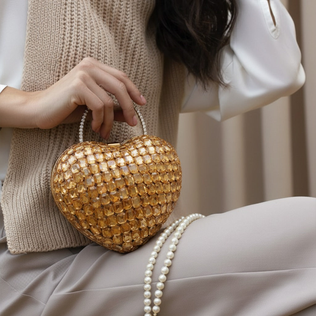 𝐋𝐔𝐍𝐀 𝐏𝐄𝐑𝐒𝐎𝐍𝐀 𝐅𝐄𝐒𝐓𝐈𝐕𝐄 𝐂𝐎𝐋𝐋𝐄𝐂𝐓𝐈𝐎𝐍